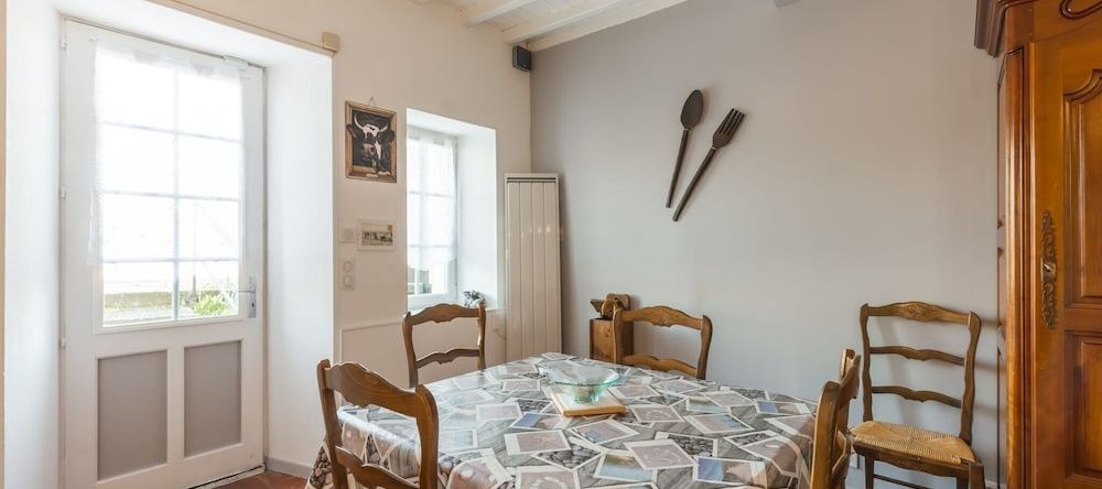Simplistic Holiday Home in St-Laurent-sur-Mer with Terrace, 诺曼底登陆海滩 — 照片 1