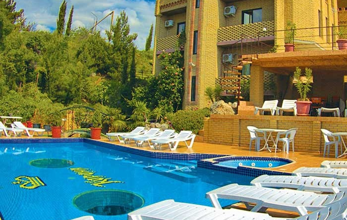 Korona Hotel, 乌乔斯 — 照片 1