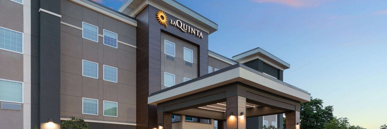 La Quinta Inn & Suites by Wyndham McAlester, 麦卡莱斯特 — 照片 1
