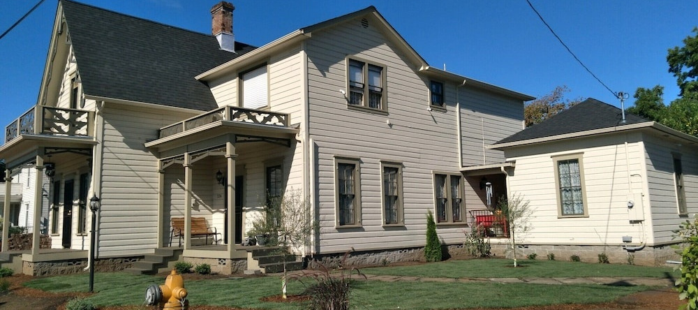 Historical John Rast House, Роузберг — фото 1
