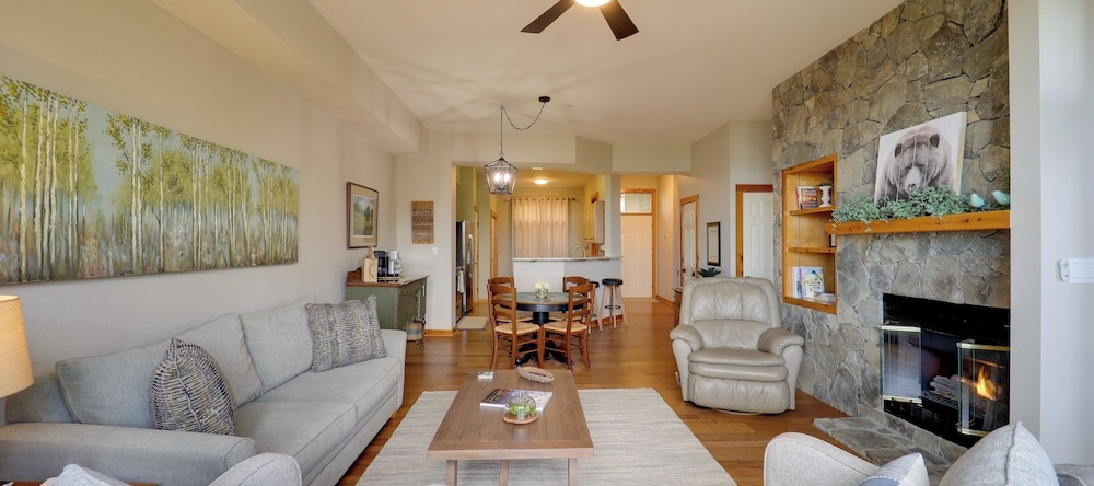 36 Mi to Asheville: Mtn-view Home in Burnsville!, Little Switzerland — photo 1