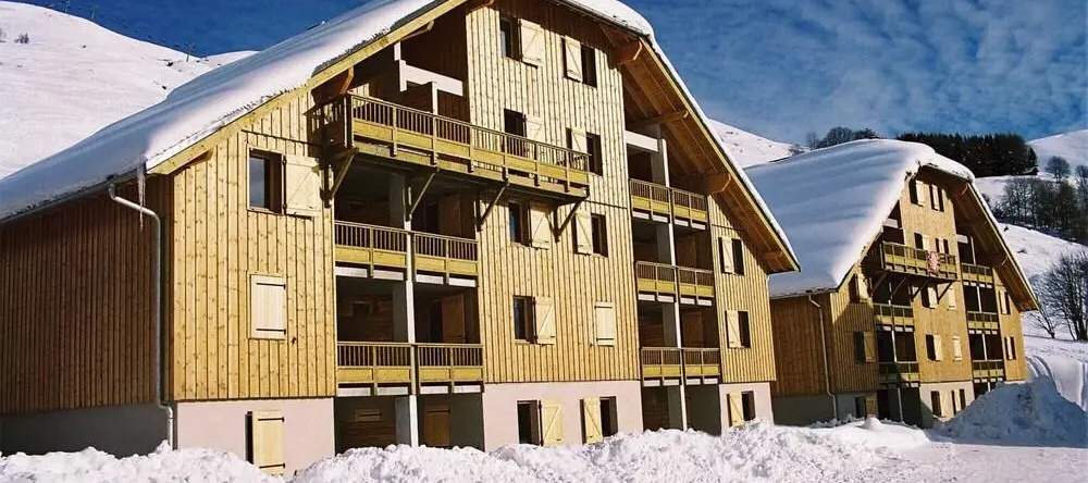 Résidence et Chalets de la Fontaine du roi, 圣让达尔夫 — 照片 1
