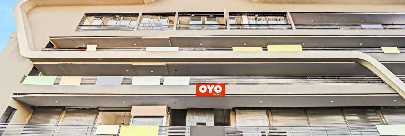 OYO Flagship 80625 Hotel King Land, 拉杰科德 — 照片 1