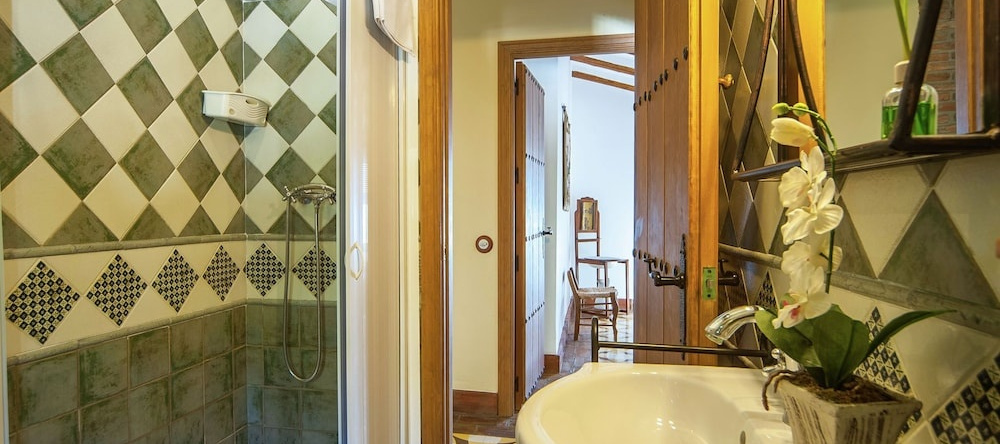 Rural Apartment With Pool And Jacuzzi In An Old Andalusian Country Hous, 鲁特 — 照片 1