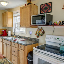 Ski & Hike/Shared Hot Tub: Cozy Whittier Retreat!, Уитиер — фото 2