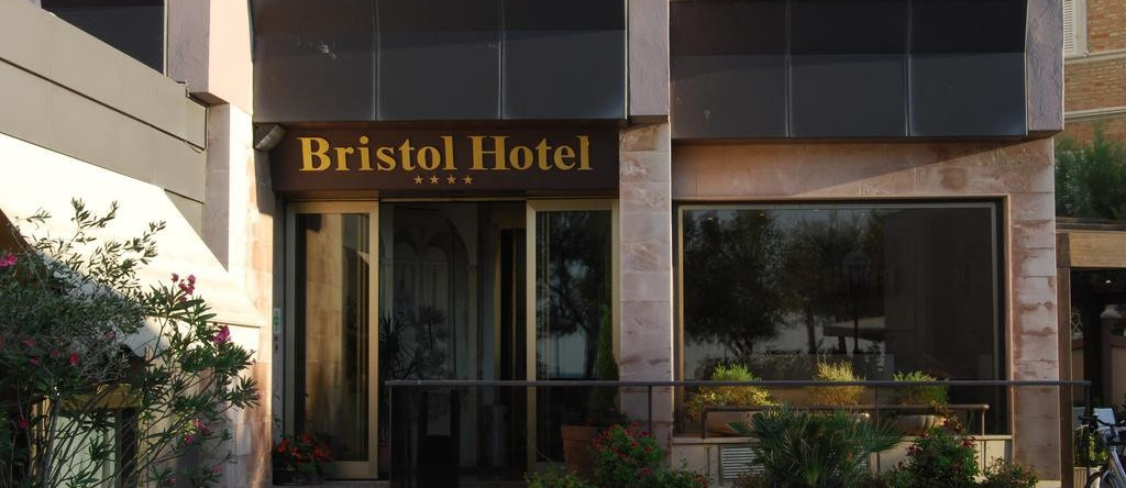 Bristol Hotel, 佩萨罗 — 照片 1