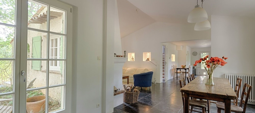 Beautiful Holiday Villa With Privat Pool Surrounded By Vineyard In Entrecasteaux, Антркасто — фото 1
