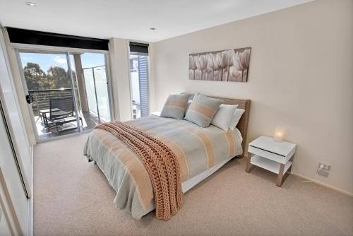 Gippsland Lakehouse, Paynesville — photo 1