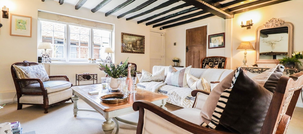 Charming Period Cottage With Free Wifi, Уитем — фото 1