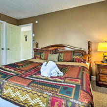 Steps to Shore: Scenic Big Boulder Lake Condo!, Holiday Poconos — photo 5