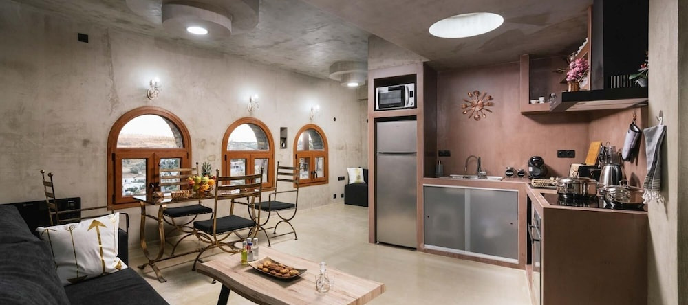 Gemelli Suite With Pool, Фаистос — фото 1