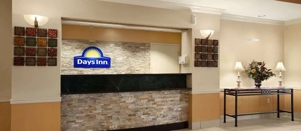 Days Inn & Suites Cedar Rapids, 锡达拉皮兹 — 照片 1