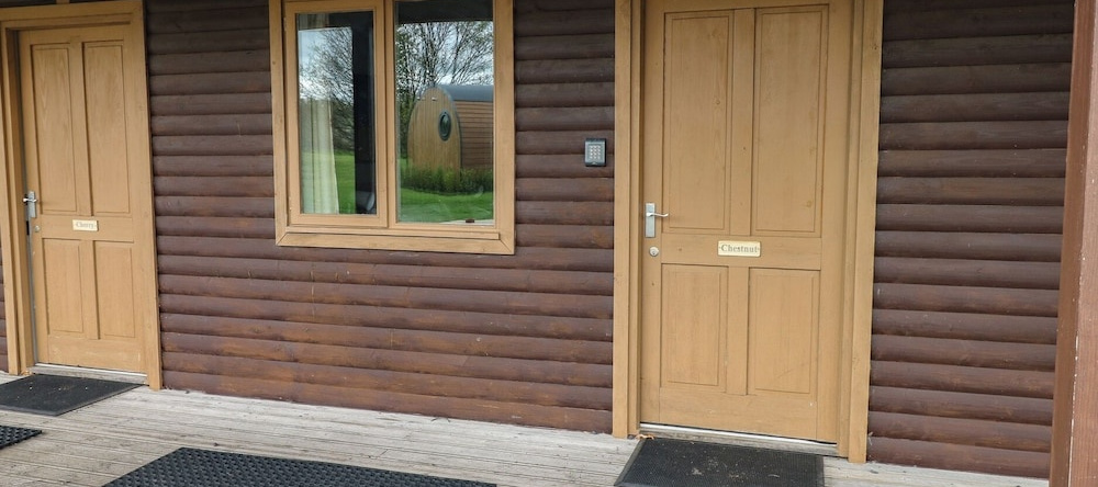 Chestnut, Cowbridge — photo 1