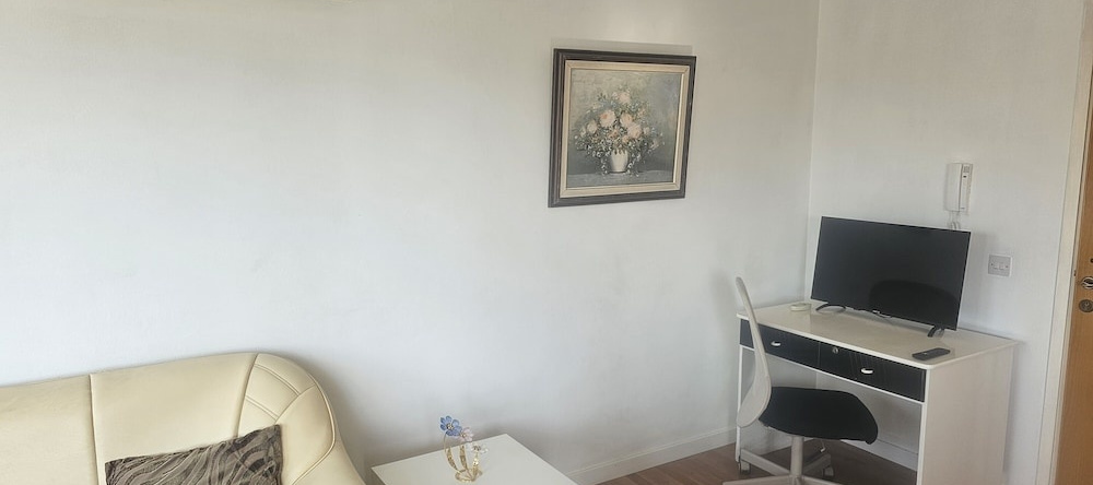 Stunning 1-Bed Apartment In Aglantzia, Агиа-Варвара — фото 1