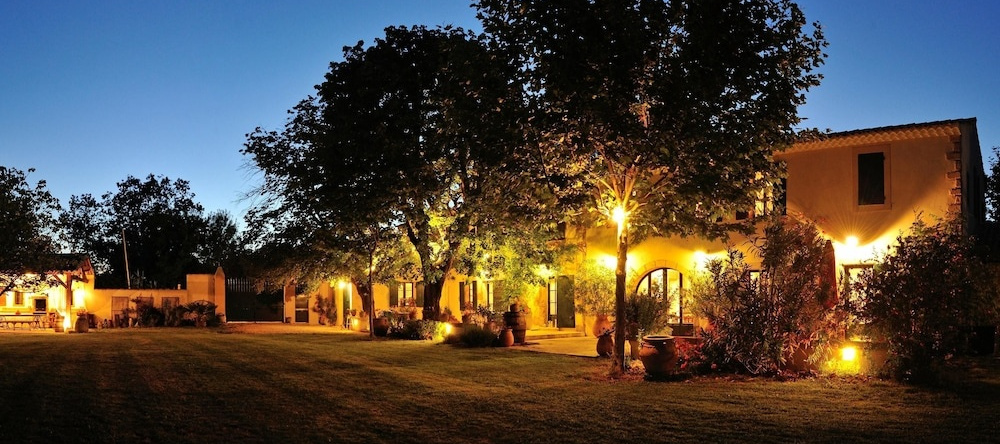 Mansion With 5 Bedrooms in Grans, With Pool Access, Furnished Garden a, Grans — photo 1