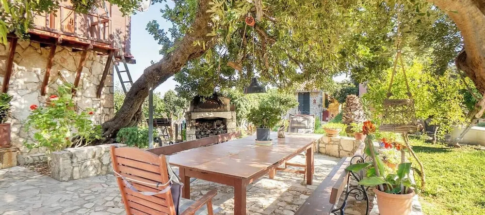 Rustic Retreat - Private Pool In Nature S Embrace, Тилисос — фото 1