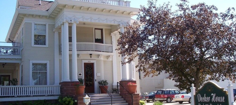 The Decker House Bed & Breakfast, Mason City — photo 1