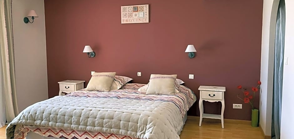 Chambres D'hotes La Brullière, Мериндоль — фото 1