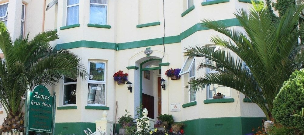 Acorns Guest House, 伊尔弗勒科姆 — 照片 1
