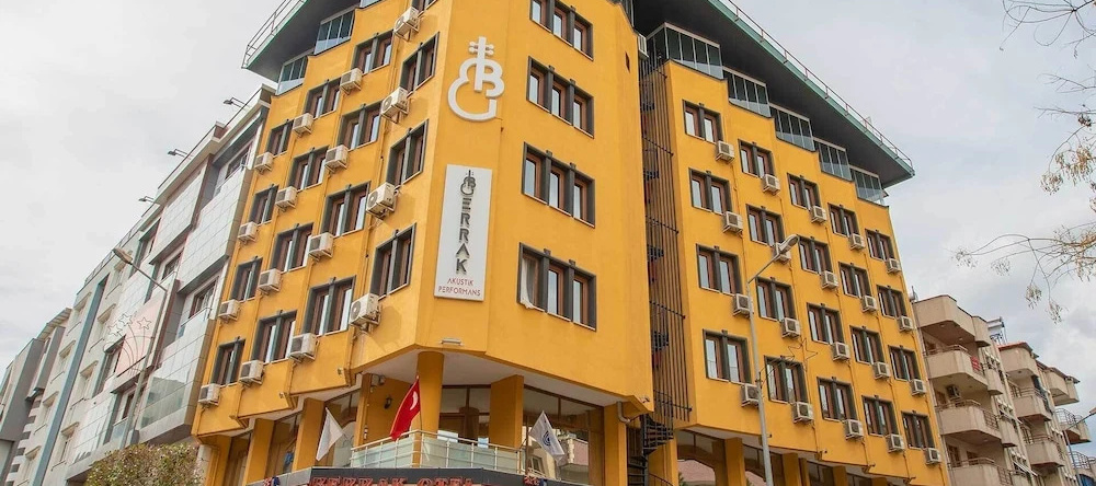 Berrak Otel, Salihli — photo 1
