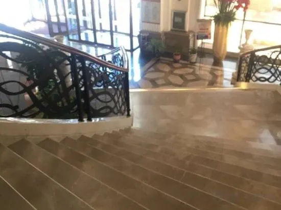 White Crane Hotel, Baicheng — photo 1