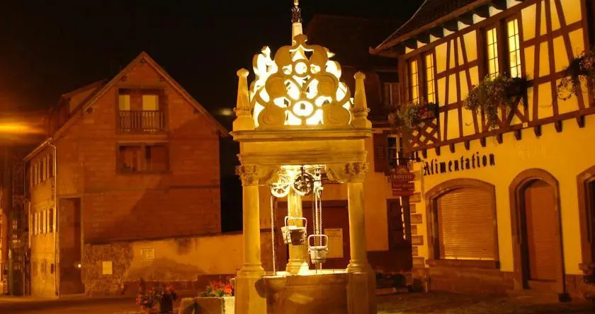 Gite Dans Cité Médievale, 贝尔施 — 照片 1