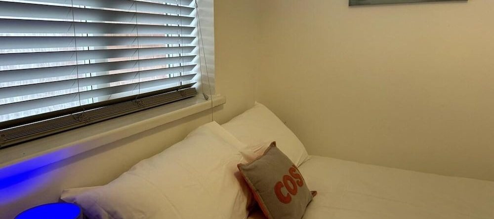 Essex 2 Bed Flat Near Station With Free Parking, South Ockendon — photo 1