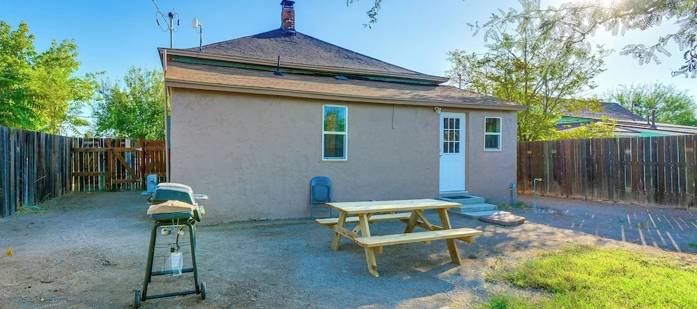 Walkable Location, Fenced Yard: Wickenburg Home!, Wickenburg — photo 1