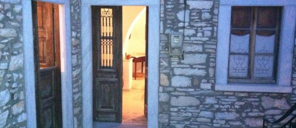 apeiranthos traditional stone house, Apiranthos — photo 1