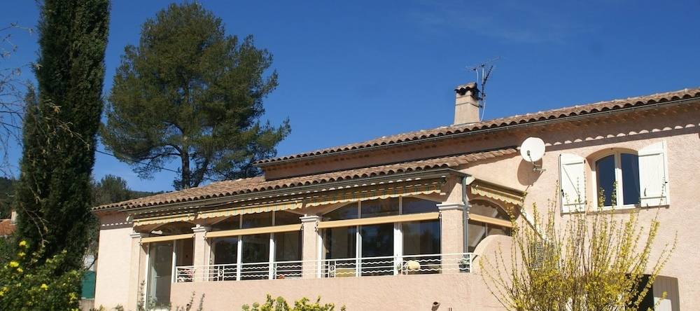 Airconditioned, Spacious Villa In Garéoult With A Private Pool, Гареу — фото 1