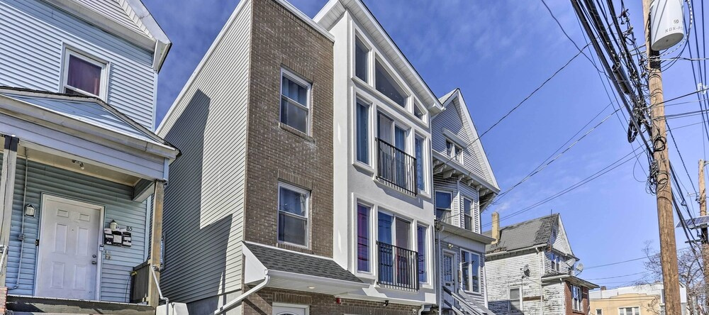 Newark Apartment ~ 5 Mi to Turtle Back Zoo!, Newark — photo 1