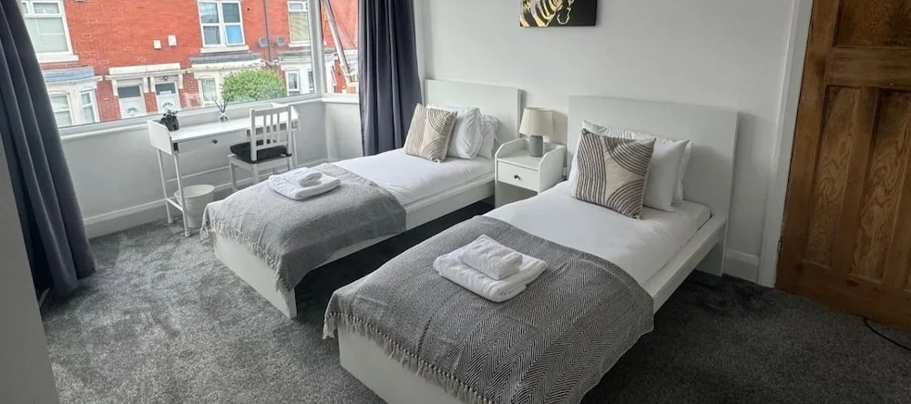 Simonside Apartment - Sleeps 6 - Pets Ok - Parking, 泰恩河畔纽卡斯尔 — 照片 1