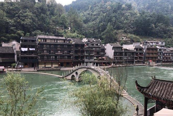 Sulv Lianhua Hotel, Fenghuang — photo 1