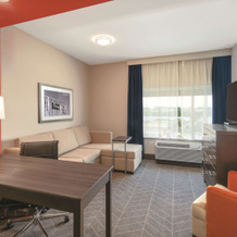 La Quinta Inn & Suites by Wyndham Opelika Auburn, Opelika — photo 4