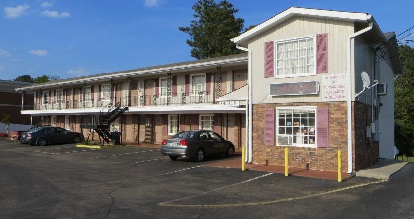 Pine Crest Motor Lodge, Canton — photo 1