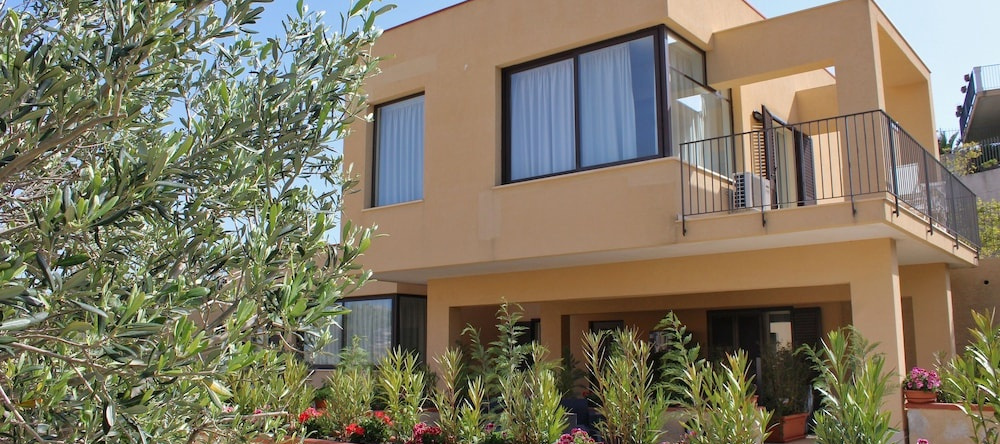 Villa Nina Apartments, 卡斯特尔莫拉 — 照片 1