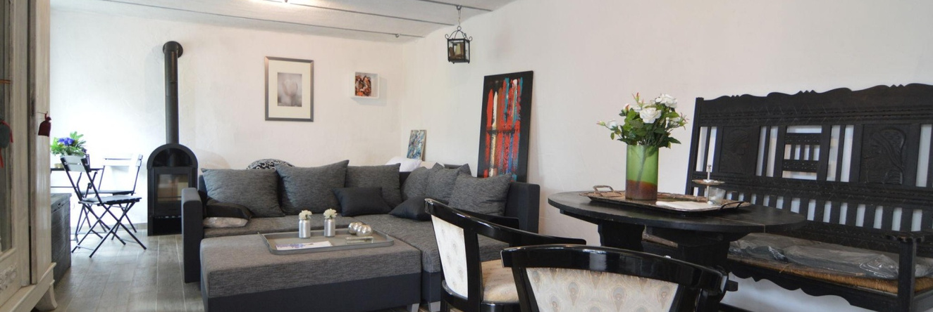 Romantic Ground-Floor Apartment For 2 People, Иммерат — фото 1