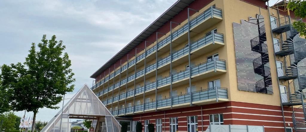 Kurhotel Pyramide, 巴特温茨海姆 — 照片 1