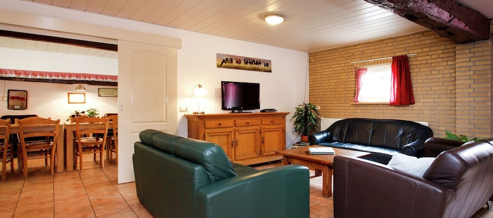 Farmhouse is Located in the Outskirts of Moergestel, Moergestel — photo 1