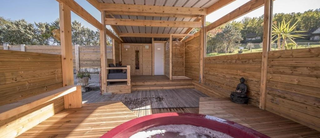 La Colline aux Chalets, Saint-Chamarand — photo 1