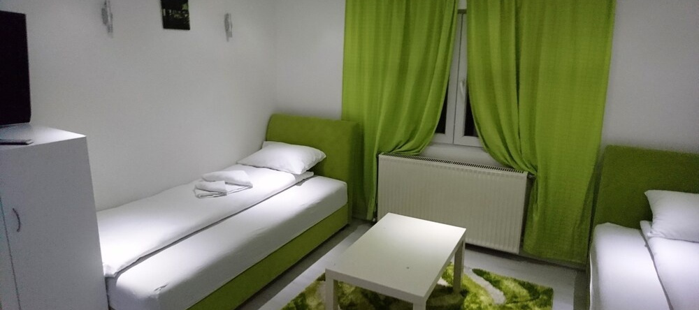 Hotel Lepi Apartments, Нови-Пазар — фото 1