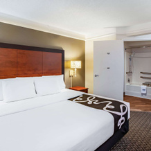La Quinta Inn & Suites by Wyndham Houston Baytown East, 贝敦 — 照片 3