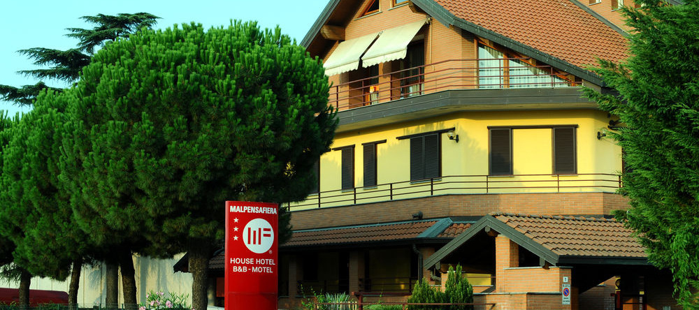 House Hotel Malpensafiera, 贝尔纳泰提契诺 — 照片 1