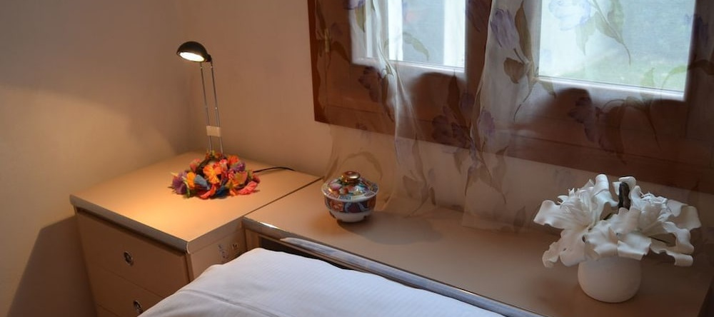 Ivana Thermal House, Due Carrare — photo 1