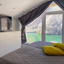 with panoramic views of the lake and mountains Studiya, 红波利亚纳 — 照片 5