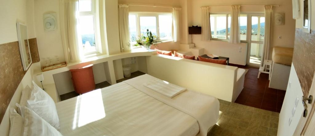 Golden Sea View Suites, Остров Эвбея — фото 1
