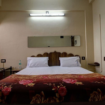 Spot On 45084 Hotel Navaratna Deluxe, 卡尔瓦尔 — 照片 4