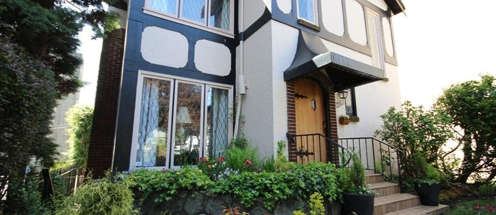 English Bay Inn Bed and Breakfast, Vancouver — photo 1