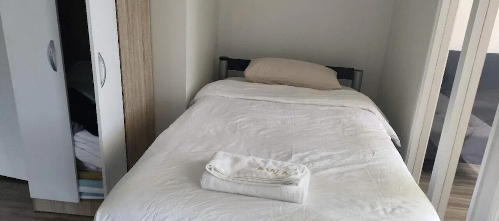 2 Double 5 Single 2 Sofa Beds Suite 1, Нью-Линн — фото 1