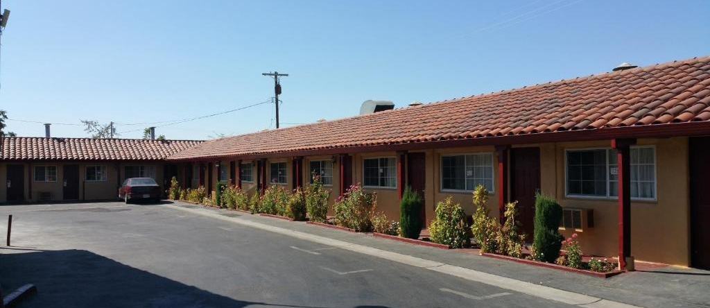 Slumber Motel, Merced — photo 1